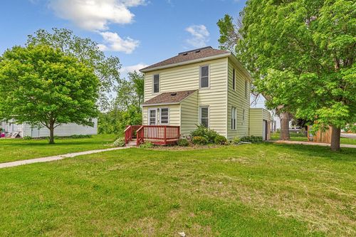 300 Ellington St, West Concord, MN, 55985-2031 | Card Image