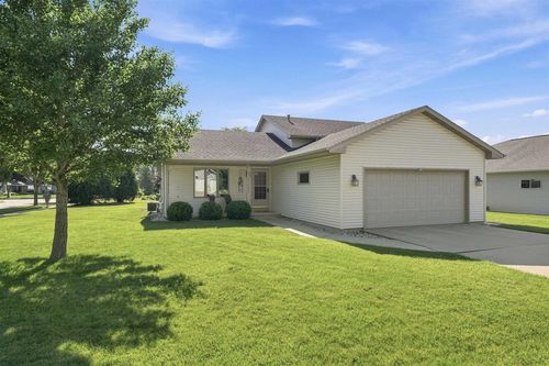 75 Rolling Green Circle, OSHKOSH, WI, 54904 | Card Image
