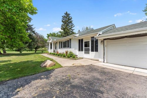 25952 Power Rd, Farmington Hills, MI, 48336-1044 | Card Image