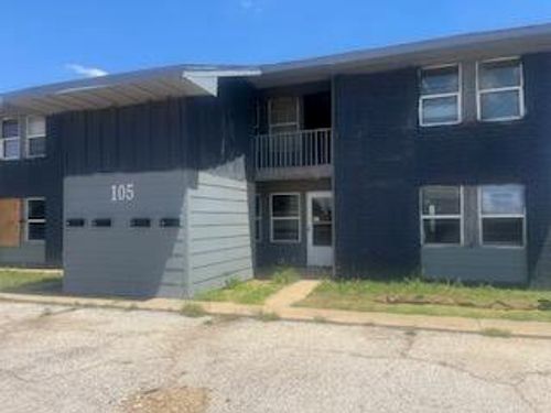 105 Pecos Pl, Plainview, TX, 79072-1320 | Card Image