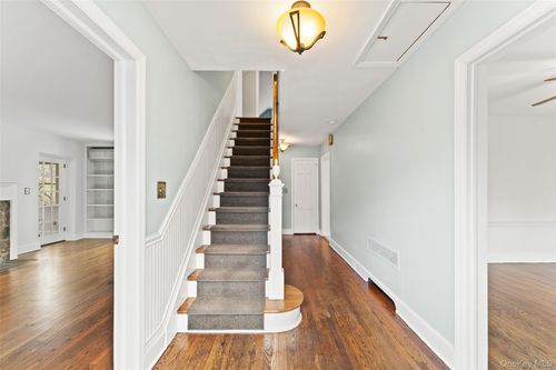 1 Winslow Cir, Eastchester, NY, 10707-3710 | Card Image