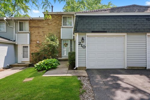 210 Diane Ln, Bolingbrook, IL, 60440-2016 | Card Image