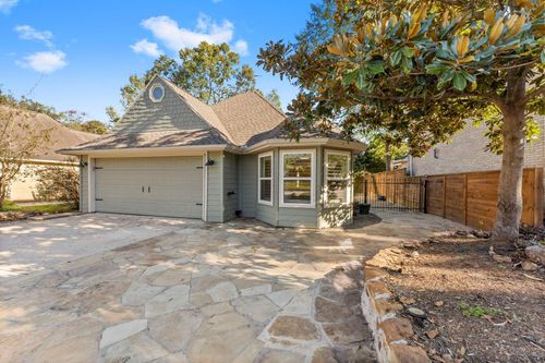 22 Shady Oak Ln, Panorama Village, TX, 77304-1286 | Card Image