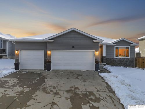 7325 Yankee Woods Dr, Lincoln, NE, 68516-9260 | Card Image