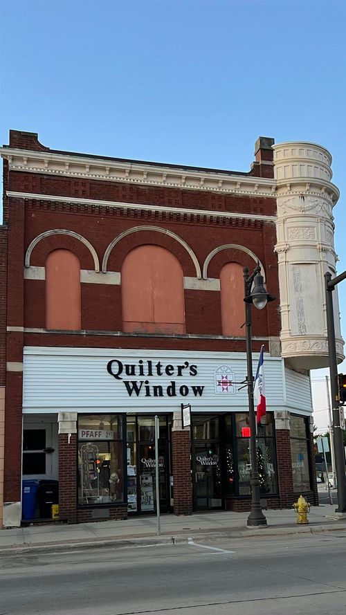 101 E Main St, New Hampton, IA, 50659-1451 | Card Image