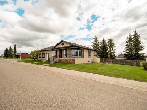 996 2 Avenue W, Cardston, AB, T0K0K0 | Card Image