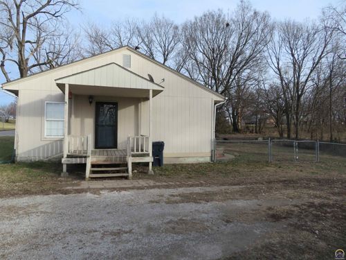411 W Lake St, Mc Louth, KS, 66054-5304 | Card Image