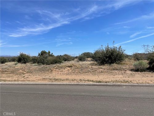 7857 Arrowhead Rd, Phelan, CA, 92371-4812 | Card Image