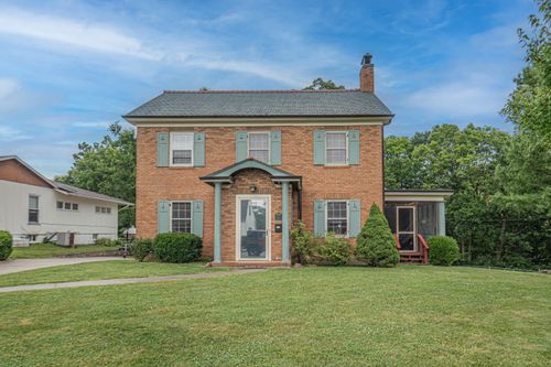 712 Flower Ln, Moberly, MO, 65270-1807 | Card Image