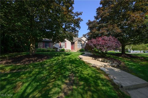 986 S Azalea Blvd, Barberton, OH, 44203-4435 | Card Image