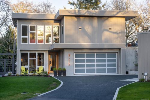 855 Runnymede Pl, Oak Bay, BC, V8S2V8 | Card Image