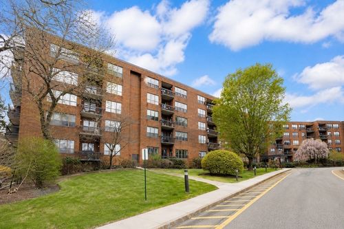 102-210 Nahanton St, Newton, MA, 02459-2950 | Card Image