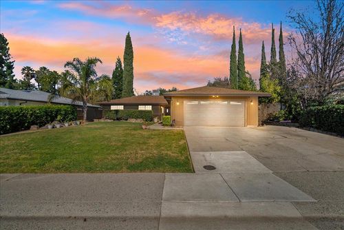 9013 Green River Way, Orangevale, CA, 95662 | Card Image