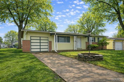 1395 Redbird Dr, Florissant, MO, 63031-2633 | Card Image