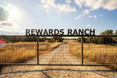 0 Rewards Ranch, Lot 9, Ac 61.57, Rocksprings, TX, 78880 | Card Image