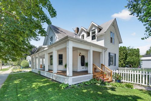 105 N Main St, Seneca, IL, 61360-9617 | Card Image
