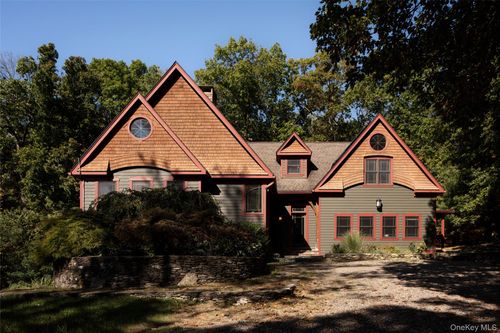 15 Old Farm Rd, Rhinebeck, NY, 12572-2200 | Card Image