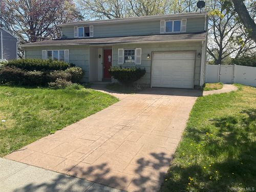 6 Monterey Ln, Centereach, NY, 11720-1403 | Card Image