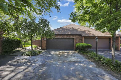 9-2160 Coach Road N, Columbus, OH, 43220 | Card Image