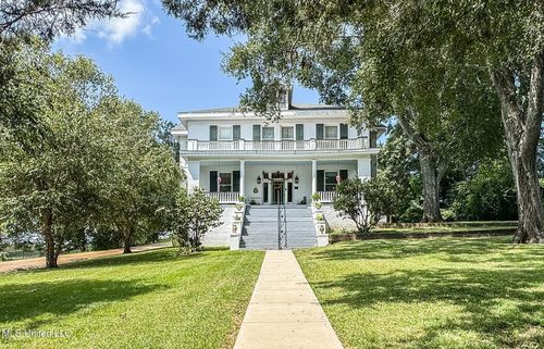 32 Cemetery Rd, Natchez, MS, 39120-2028 | Card Image
