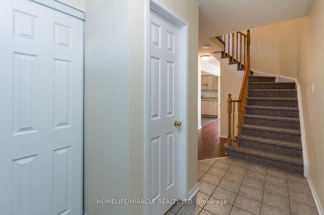 6 Sinclair Crt, Condo with 3 bedrooms, 3 bathrooms and 1 parking in Brampton ON | Image 5