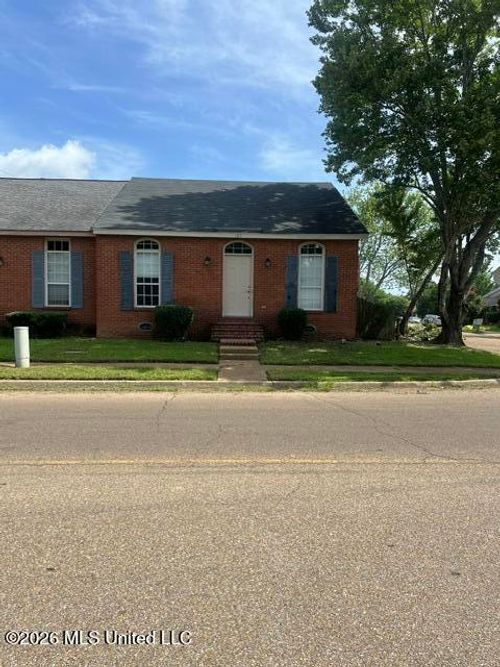 105 Northtown Dr, Jackson, MS, 39211-3074 | Card Image