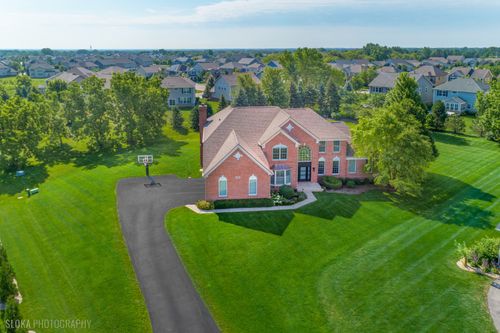 23 Crystal Downs Dr, Hawthorn Woods, IL, 60047-8454 | Card Image
