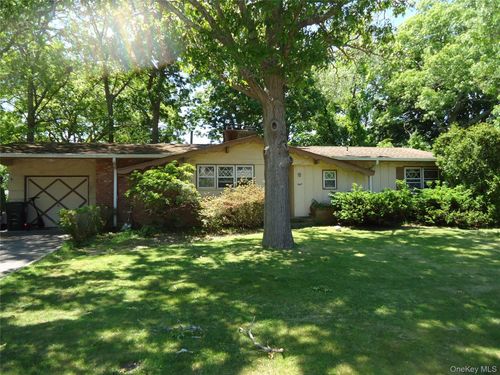 8 Graham Rd, Hampton Bays, NY, 11946-2262 | Card Image