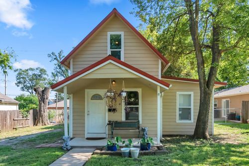 241 E Clark Ave, Augusta, KS, 67010-1511 | Card Image
