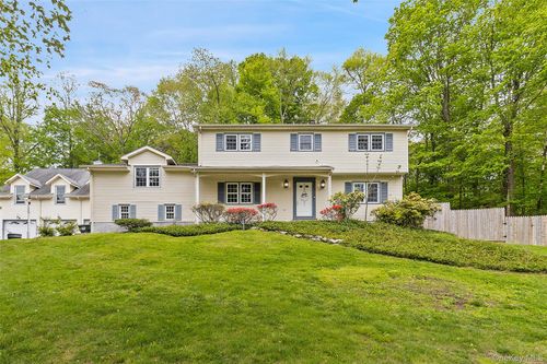 2 Watergate Dr, Amawalk, NY, 10501-1105 | Card Image