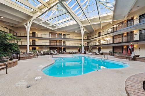 apt-369-6100 W Stonehedge Dr, Greenfield, WI, 53220-4604 | Card Image