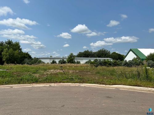 429 Blue Ox Cir, Harrisburg, SD, 57032-8294 | Card Image