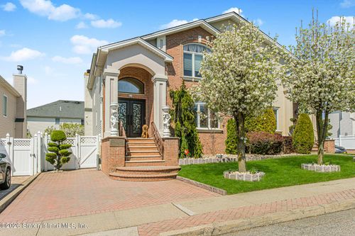 115 Covington Cir, Staten Island, NY, 10312-1176 | Card Image