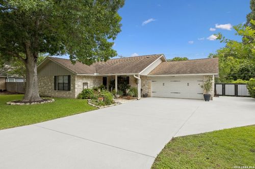 106 Lehmann St, Boerne, TX, 78006-2957 | Card Image