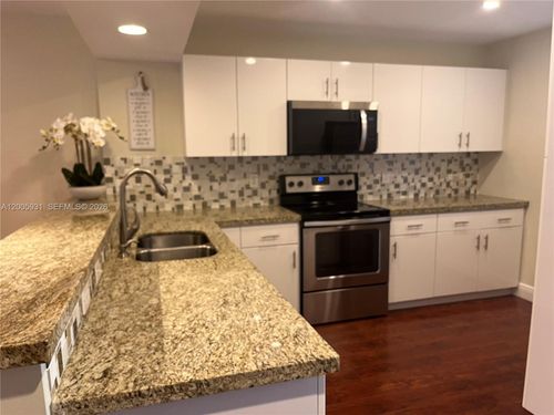 204-201 Lakeview Dr, Weston, FL, 33326-1032 | Card Image