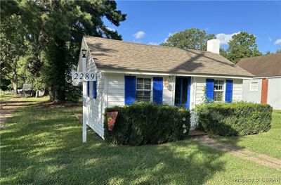 Lovely historic cottage included in this property | Image 2