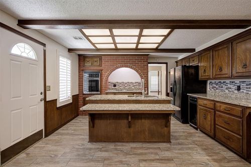 11230 Folkstone Dr, Yukon, OK, 73099-8052 | Card Image