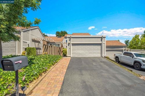 6450 Viewpoint Ct, Martinez, CA, 94553-6032 | Card Image