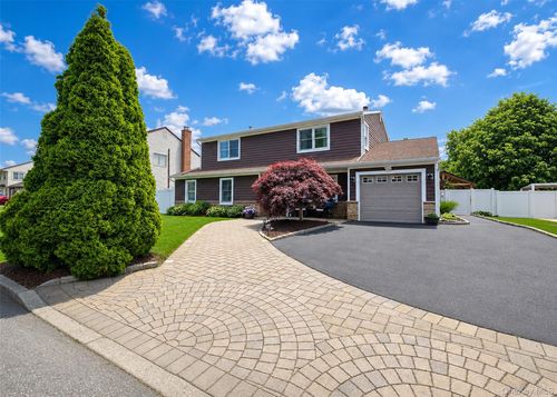 42 Live Oak Dr, Holbrook, NY, 11741-3008 | Card Image