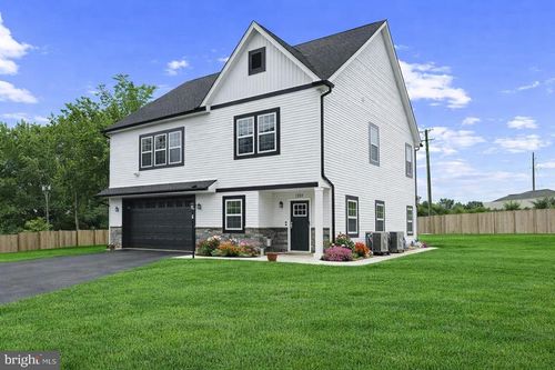 8321 Maplewood Dr, MANASSAS, VA, 20111-2212 | Card Image