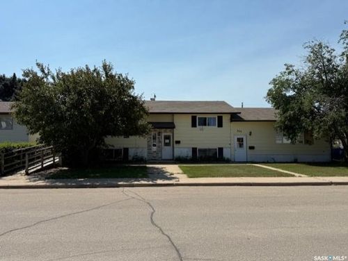 345/349 3rd Ave W, Melville, SK, S0A2P0 | Card Image