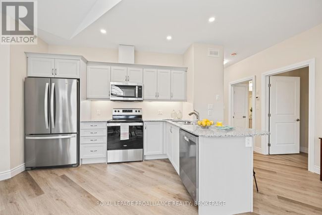 43 Carly Place, Townhouse with 2 bedrooms, 1 bathrooms and 1 parking in Loyalist (Amherstview) ON | Image 11
