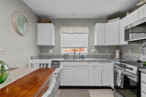 apt-203-231 Maple Ave, Newport, RI, 02840-1070 | Card Image