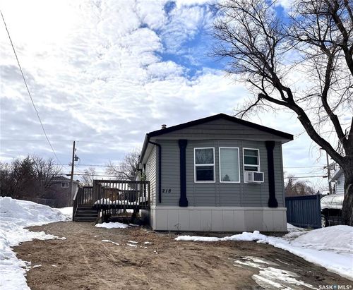 218 4 St N, Nipawin, SK, S0E1E0 | Card Image