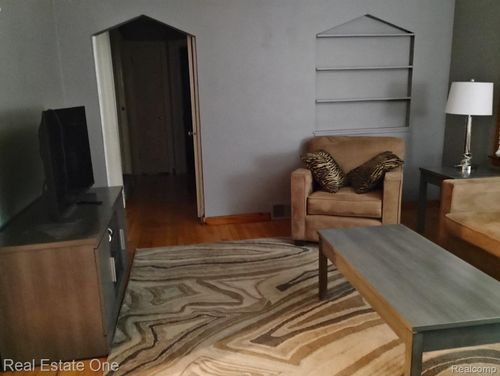 1127 Hoffman Ave, Royal Oak, MI, 48067-3424 | Card Image