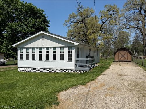 624 Cemetery St, Coshocton, OH, 43812-1237 | Card Image