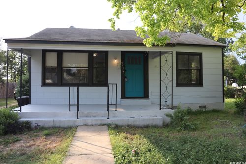203 Brooks Ave, Schertz, TX, 78154-1812 | Card Image