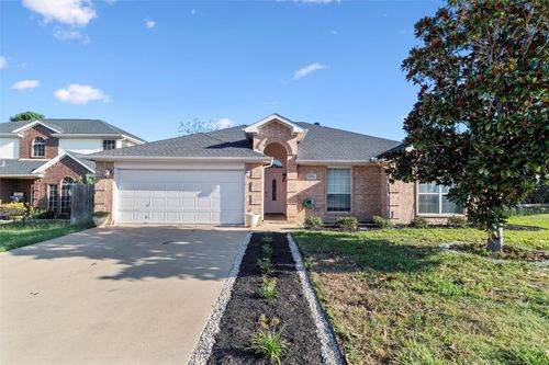 1104 Brandy Station Rd, Grand Prairie, TX, 75052-1649 | Card Image