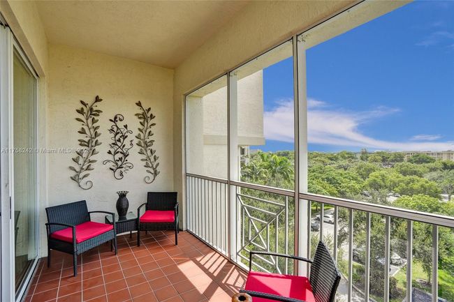 APT-501 - 3500 Oaks Clubhouse Dr, Condo with 3 bedrooms, 2 bathrooms and null parking in Pompano Beach FL | Image 35