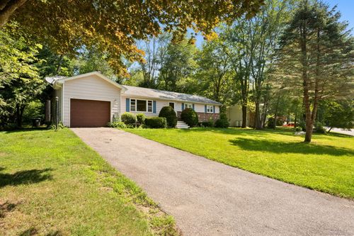 31 Ravenwood Rd, North Stonington, CT, 06359-1533 | Card Image